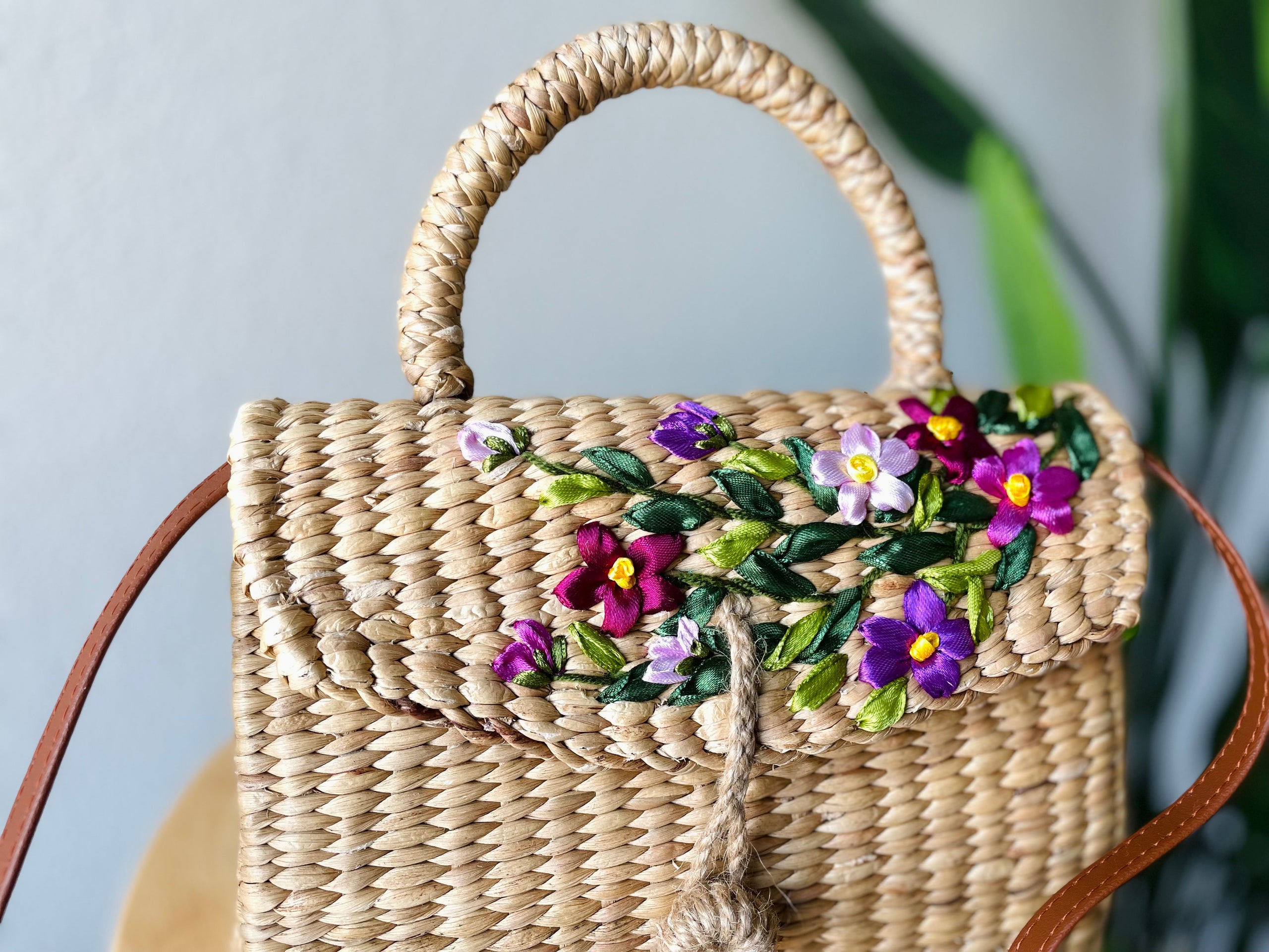 Straw bag crossbody bag with ribbon embroidery size S